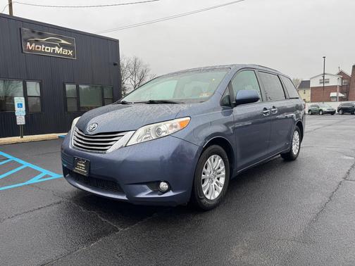2017 Toyota Sienna XLE
