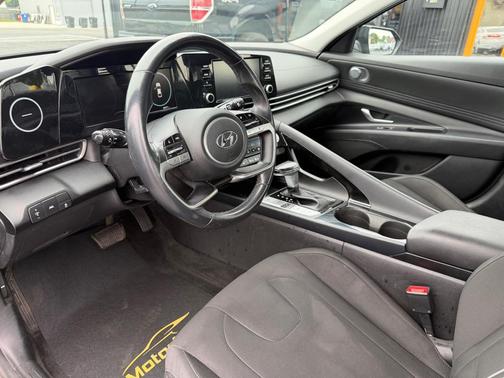 Phantom Black 2022 Hyundai ELANTRA SEL