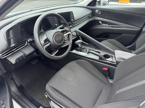2021 Hyundai ELANTRA SE
