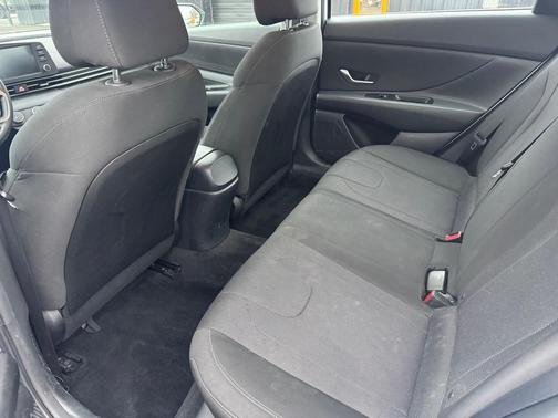 2021 Hyundai ELANTRA SE