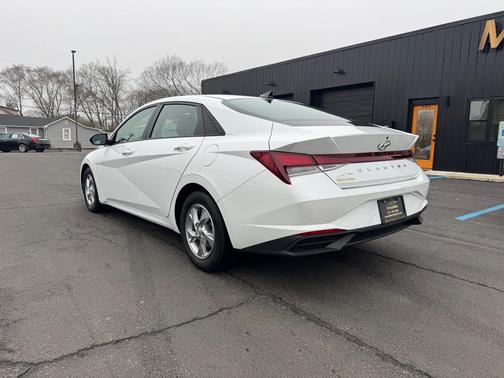 2021 Hyundai ELANTRA SE