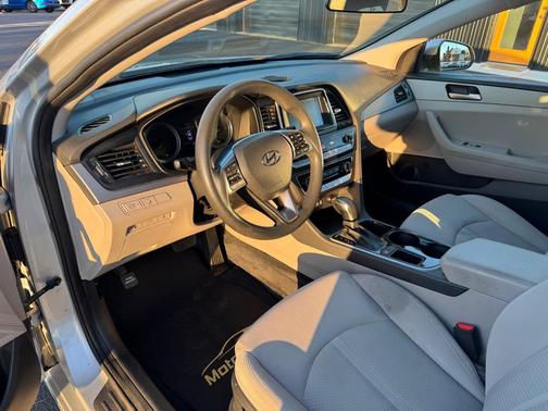 2018 Hyundai SONATA SE