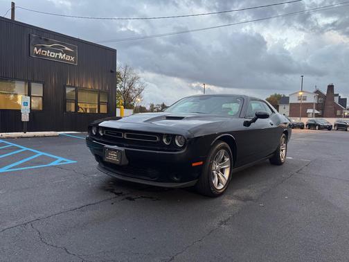 2016 Dodge Challenger SXT