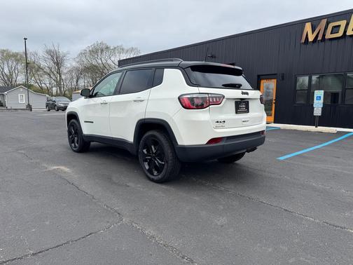 White Clearcoat 2018 Jeep Compass Latitude