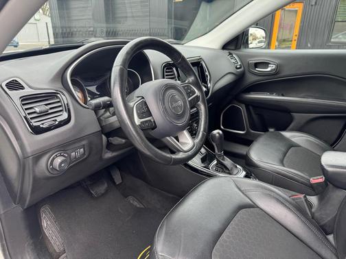 White Clearcoat 2018 Jeep Compass Latitude