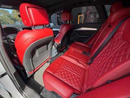 Ibis White 2018 Audi SQ5 3.0T Premium Plus