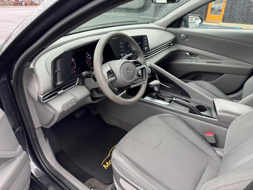 2021 Hyundai ELANTRA SE