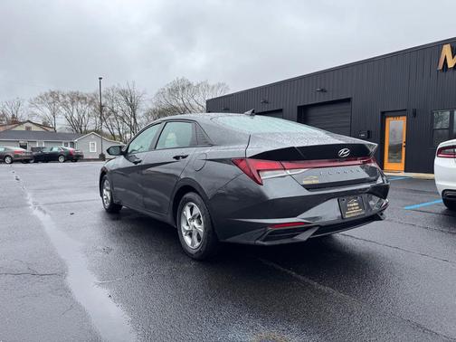 2021 Hyundai ELANTRA SE