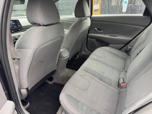 2021 Hyundai ELANTRA SE