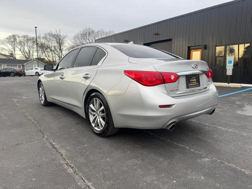 2016 INFINITI Q50 Base