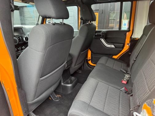 2012 Jeep Wrangler Unlimited Sahara