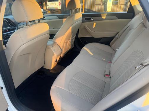 2018 Hyundai SONATA SE