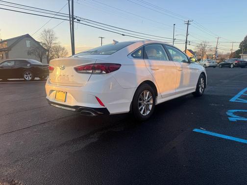 2018 Hyundai SONATA SE