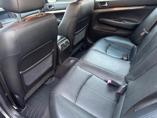 2011 INFINITI G25x Base