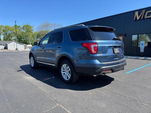 Blue Metallic 2018 Ford Explorer XLT