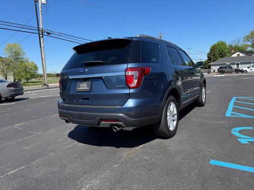 Blue Metallic 2018 Ford Explorer XLT