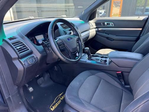 Blue Metallic 2018 Ford Explorer XLT