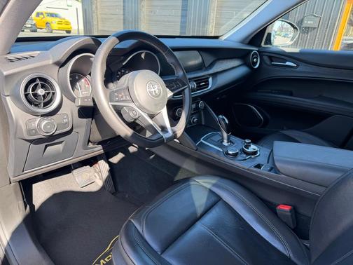 Vulcano Black Metallic 2019 Alfa Romeo Stelvio Base