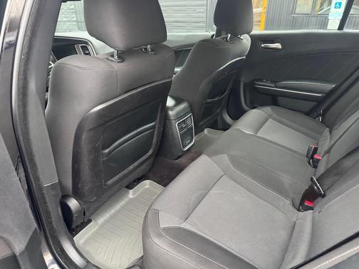 Pitch Black Clearcoat 2017 Dodge Charger SXT