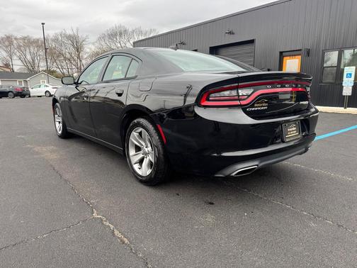 Pitch Black Clearcoat 2017 Dodge Charger SXT