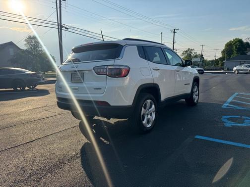 White Clearcoat 2018 Jeep Compass Latitude