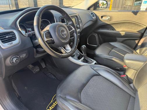 White Clearcoat 2018 Jeep Compass Latitude