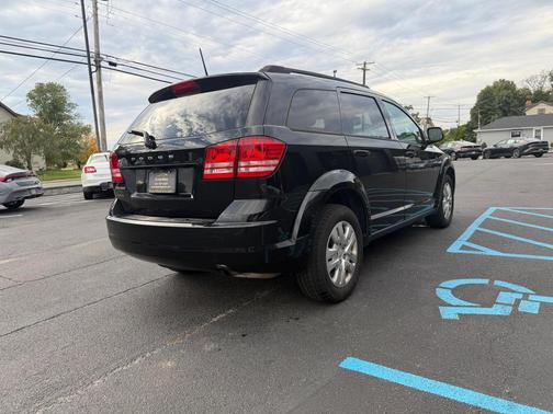 Pitch Black Clearcoat 2018 Dodge Journey SE