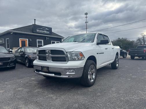Bright White Clearcoat 2012 RAM 1500 SLT