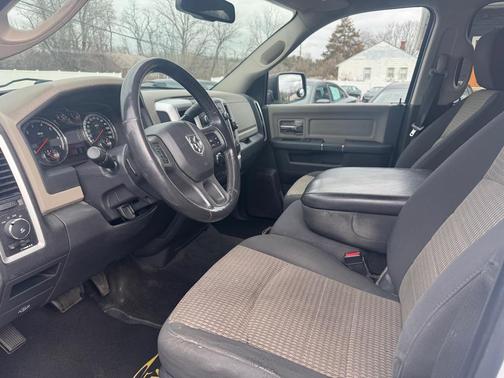 Bright White Clearcoat 2012 RAM 1500 SLT