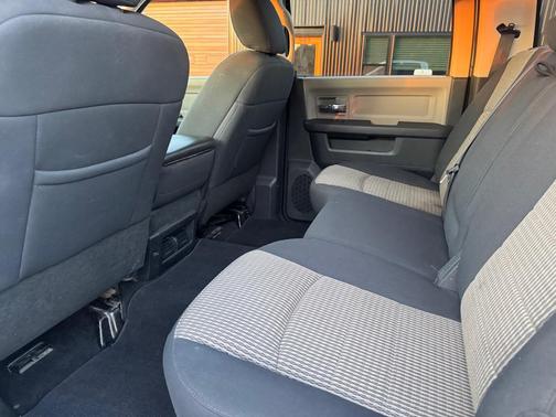 Bright White Clearcoat 2012 RAM 1500 SLT