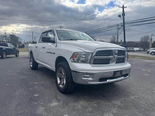 Bright White Clearcoat 2012 RAM 1500 SLT