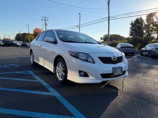 Super White 2010 Toyota Corolla S