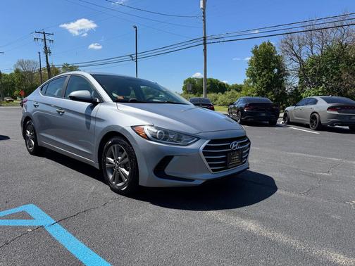 Shale Gray Metallic 2017 Hyundai ELANTRA SE