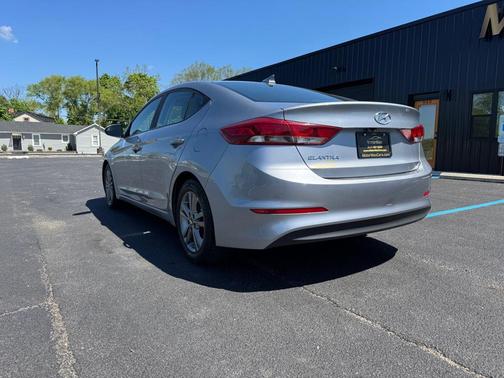Shale Gray Metallic 2017 Hyundai ELANTRA SE