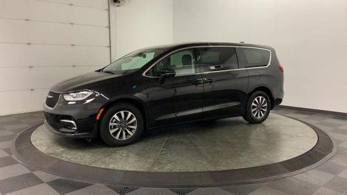 2022 Chrysler Pacifica Hybrid Touring L