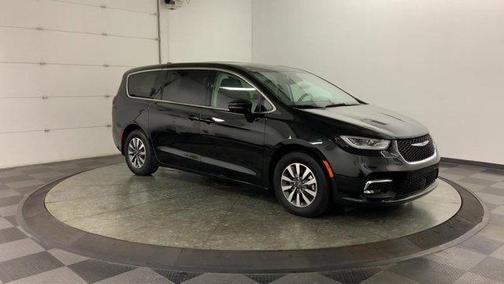 2022 Chrysler Pacifica Hybrid Touring L