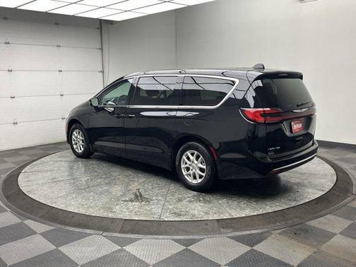 2024 Chrysler Pacifica Touring-L