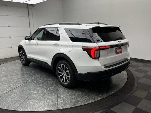 Star White 2026 Ford Explorer ST-Line