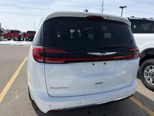 Bright White Clearcoat 2024 Chrysler Pacifica Touring-L
