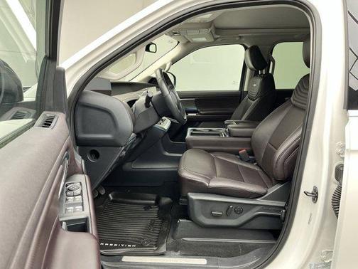 Star White 2025 Ford Expedition Max Platinum