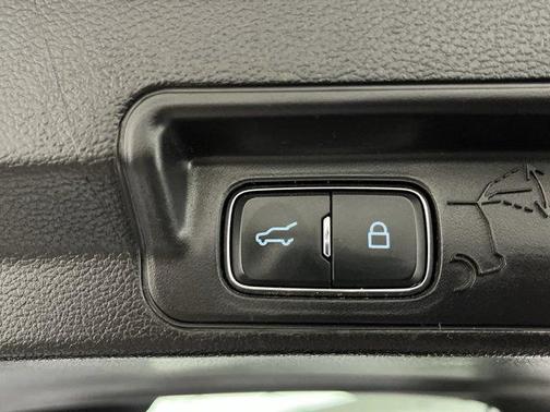 Agate Black Metallic 2022 Ford Explorer XLT