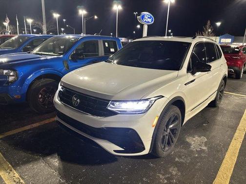 2024 Volkswagen Tiguan 2.0T SE R-Line Black