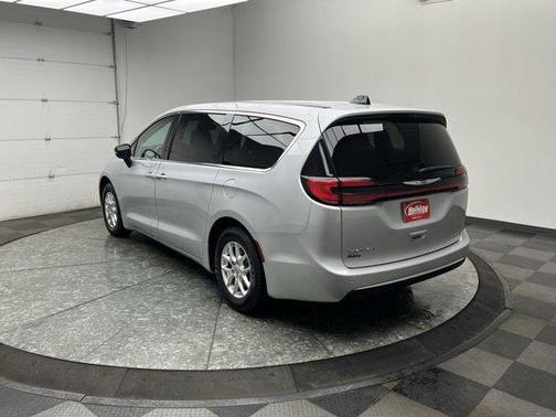 2024 Chrysler Pacifica Touring-L
