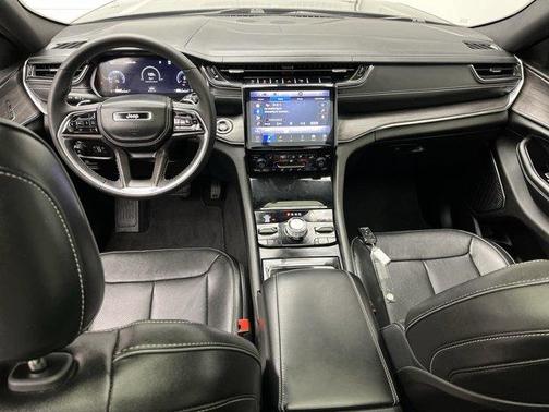 Metallic 2023 Jeep Grand Cherokee Overland