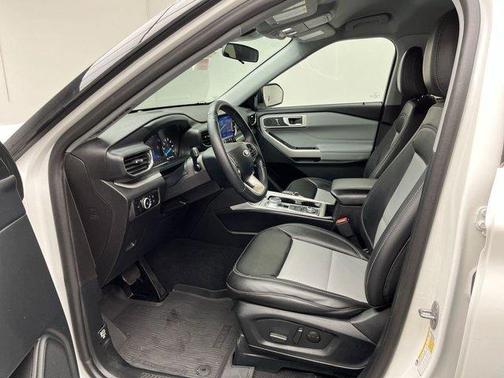 Star White 2023 Ford Explorer XLT
