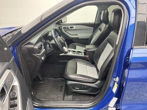 Atlas Blue Metallic 2022 Ford Explorer XLT