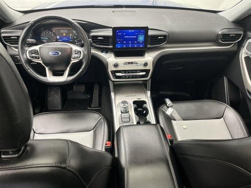Atlas Blue Metallic 2022 Ford Explorer XLT