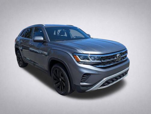 Platinum Gray Metallic 2022 Volkswagen Atlas Cross Sport 3.6L V6 SE w/Technology
