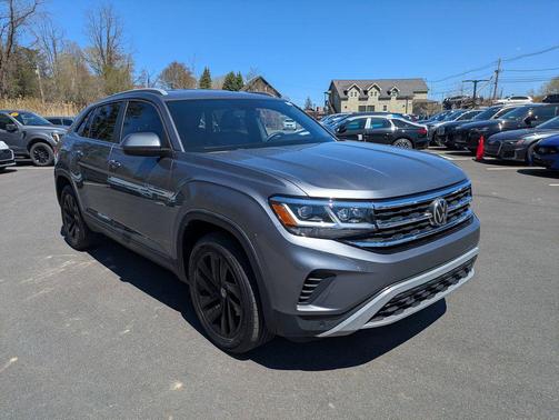 Platinum Gray Metallic 2022 Volkswagen Atlas Cross Sport 3.6L V6 SE w/Technology