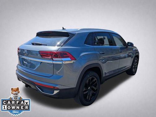 Platinum Gray Metallic 2022 Volkswagen Atlas Cross Sport 3.6L V6 SE w/Technology